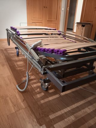 Cama articulada para pacientes