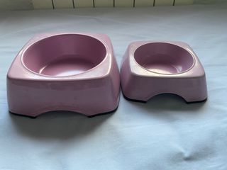 2 Comederos para perros rosas