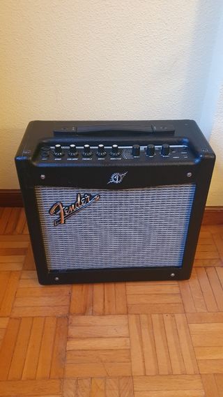 Amplificador Guitarra Fender Mustang I v2