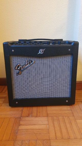 Amplificador Guitarra Fender Mustang I v2