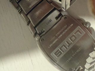 Reloj Lotus Negro y Plateado