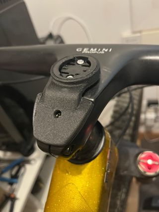 Soporte/tapa GPS fibra carbono manillar Gemini