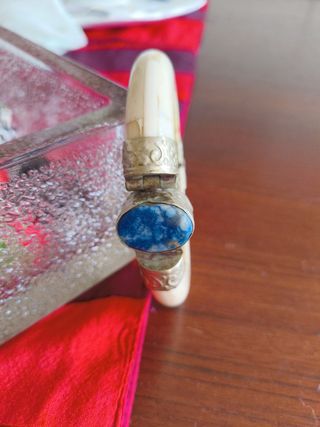 Bracciale vintage in osso con inserti metallici 