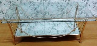 Mesa de centro de cristal y metal dorado