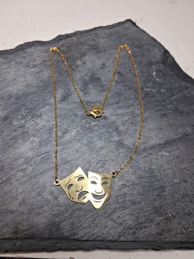 Collar acero inox con máscaras de teatro doradas