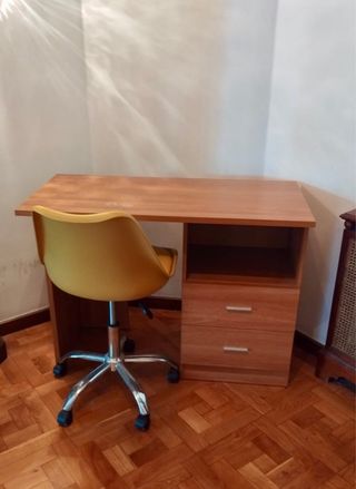 Escritorio y silla de estudio
