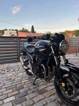Suzuki GSF Bandit 650 Negra