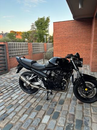 Suzuki GSF Bandit 650 Negra