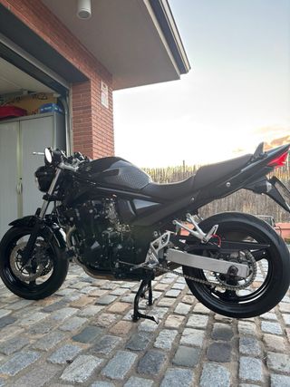 Suzuki GSF Bandit 650 Negra