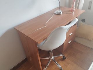 Escritorio y silla de estudio