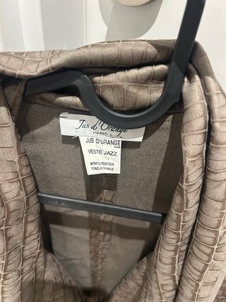 Chaqueta larga efecto piel cocodrilo
