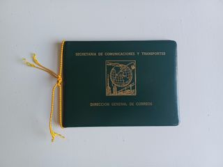 2 álbumes conmemorativos de sellos mexicanos.