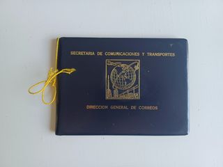 2 álbumes conmemorativos de sellos mexicanos.