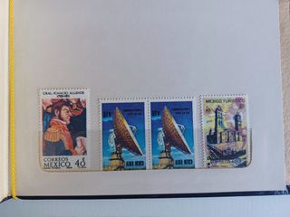 2 álbumes conmemorativos de sellos mexicanos.