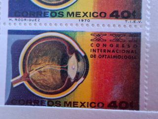 2 álbumes conmemorativos de sellos mexicanos.