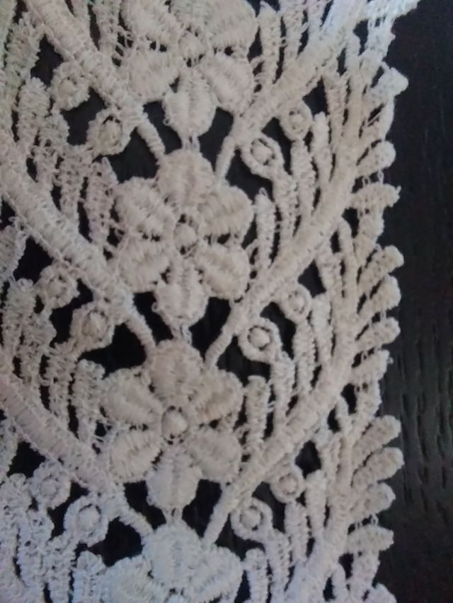 Aplicaciones de tela color blanco