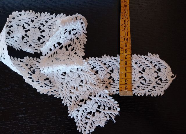 Aplicaciones de tela color blanco