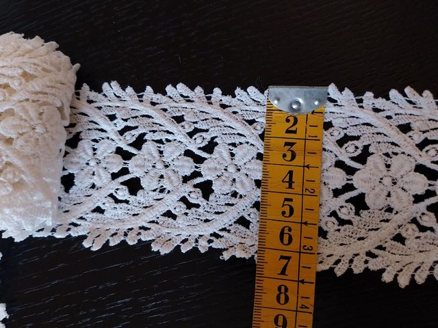 Aplicaciones de tela color blanco