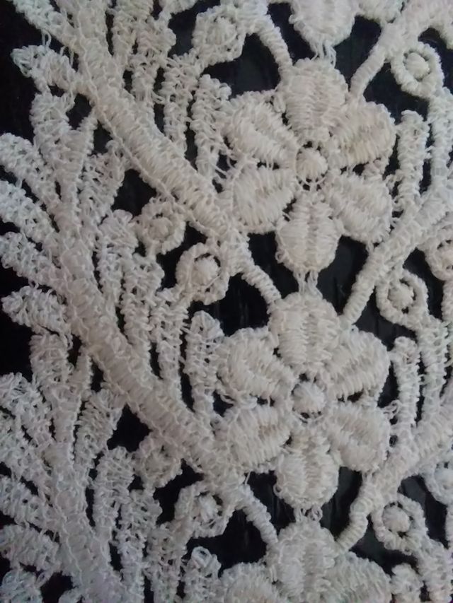 Aplicaciones de tela color blanco