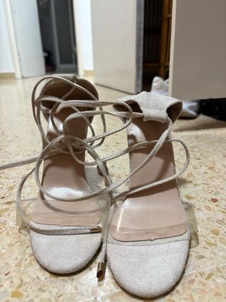 Tacones beige talla 35