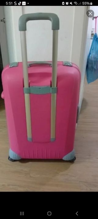 Maleta rosa con ruedas