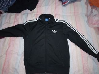 Tuta Adidas nera con strisce bianche