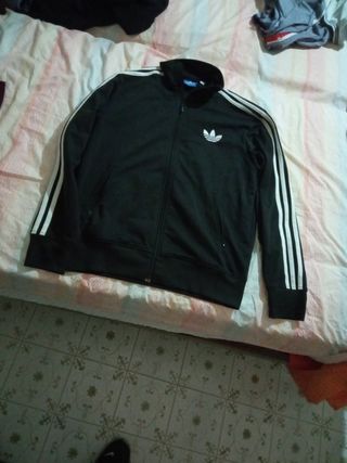 Tuta Adidas nera con strisce bianche