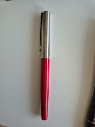 Bolígrafo Parker Rojo y Plateado