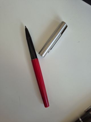 Bolígrafo Parker Rojo y Plateado