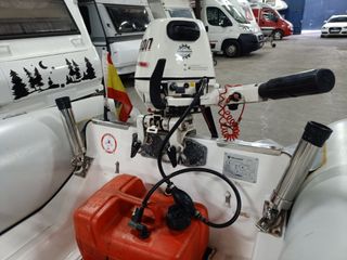 Semirrígida 15 CV 4T con remolque