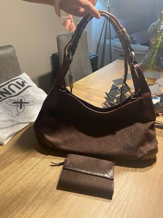Bolso y cartera DKNY marrón monograma