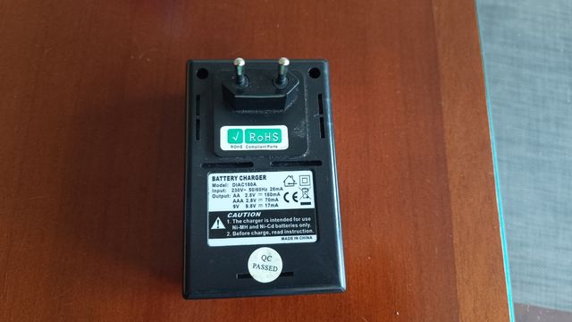 Cargador Pilas FRICOM AA AAA 9V