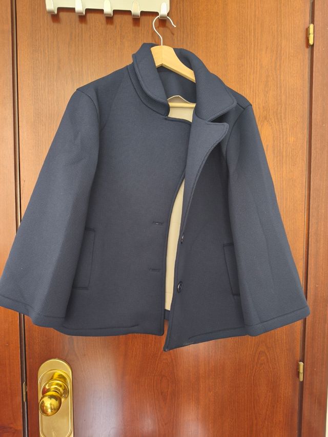 Chaqueta azul marino. Envío inpost