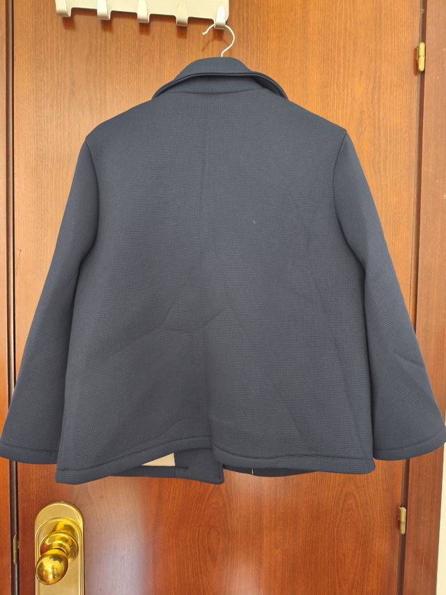 Chaqueta azul marino. Envío inpost