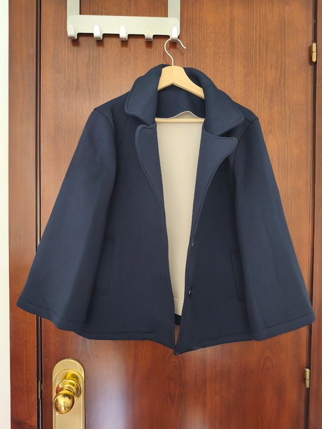 Chaqueta azul marino. Envío inpost