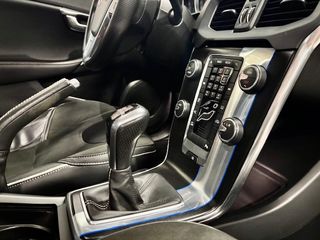VOLVO V40 2.0 D3 RDESING MOMENTUM