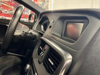 VOLVO V40 2.0 D3 RDESING MOMENTUM