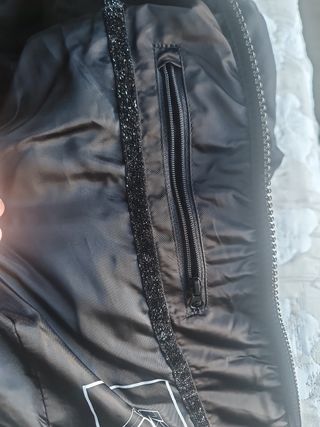 Plumas Guess negro con cinturón