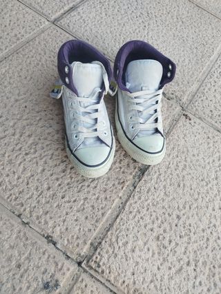 Converse Blancas y Moradas