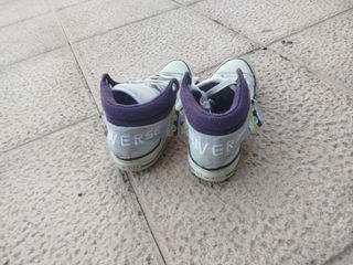 Converse Blancas y Moradas