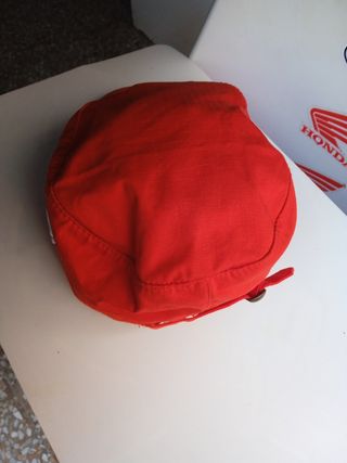 Gorra Ferrari V8 Powered By
