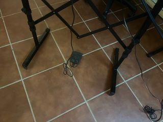 Piano Yamaha PSR-E423 con funda y pie