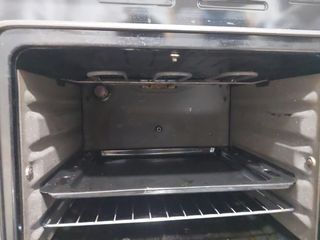 Horno electrico y fogón de gas blanco
