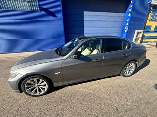 BMW Serie 3 2011 220000km.