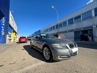 BMW Serie 3 2011 220000km.