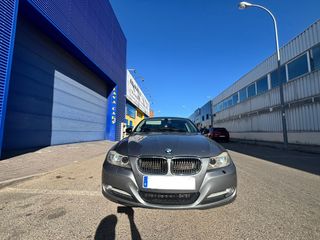 BMW Serie 3 2011 220000km.