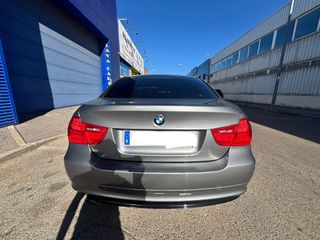BMW Serie 3 2011 220000km.