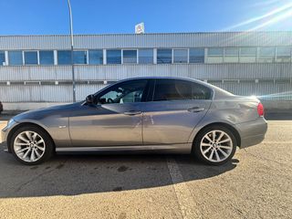 BMW Serie 3 2011 220000km.