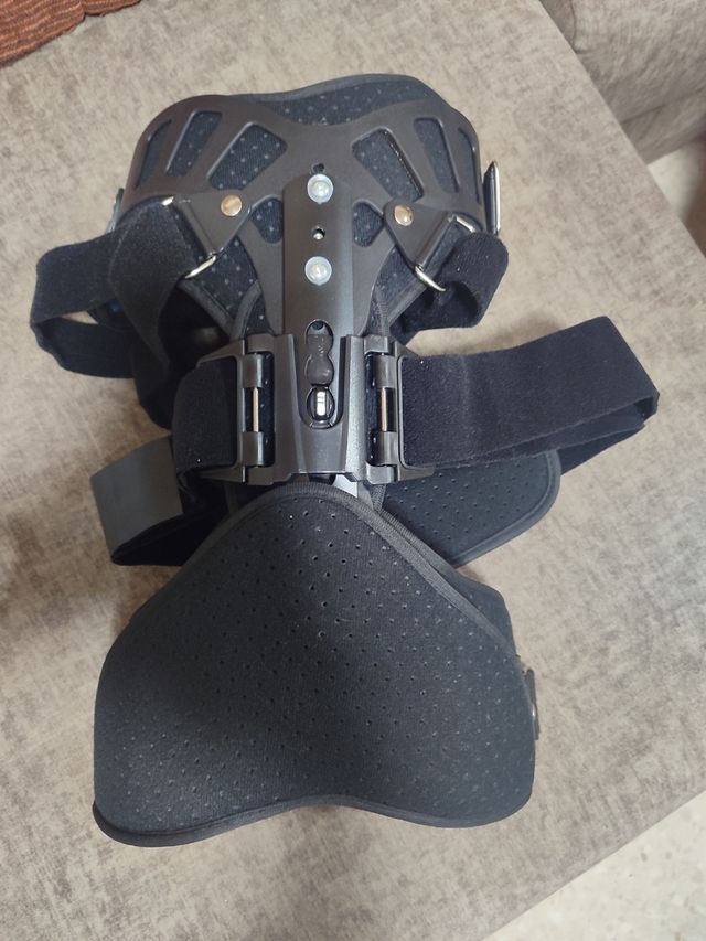 Corrector postural negro y azul