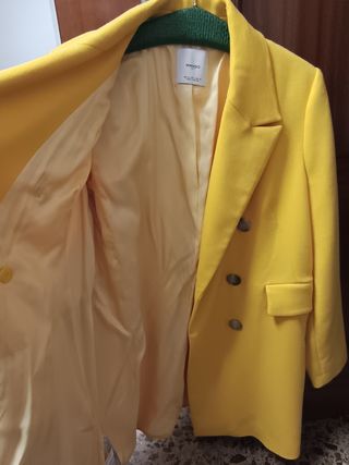 Abrigo Mango Amarillo Doble Botonadura